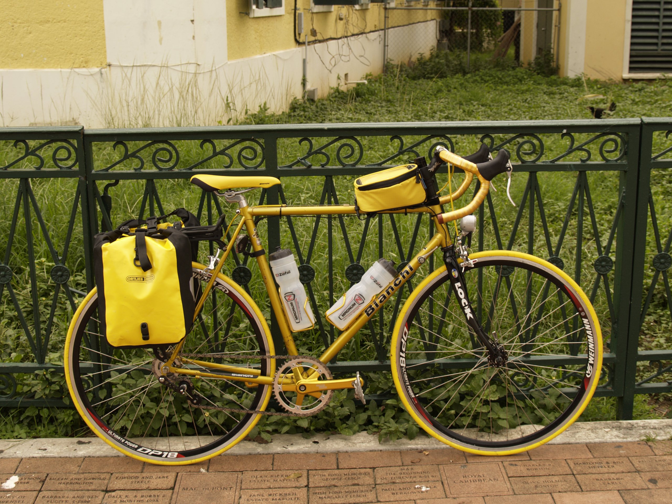 yellow commuter bike